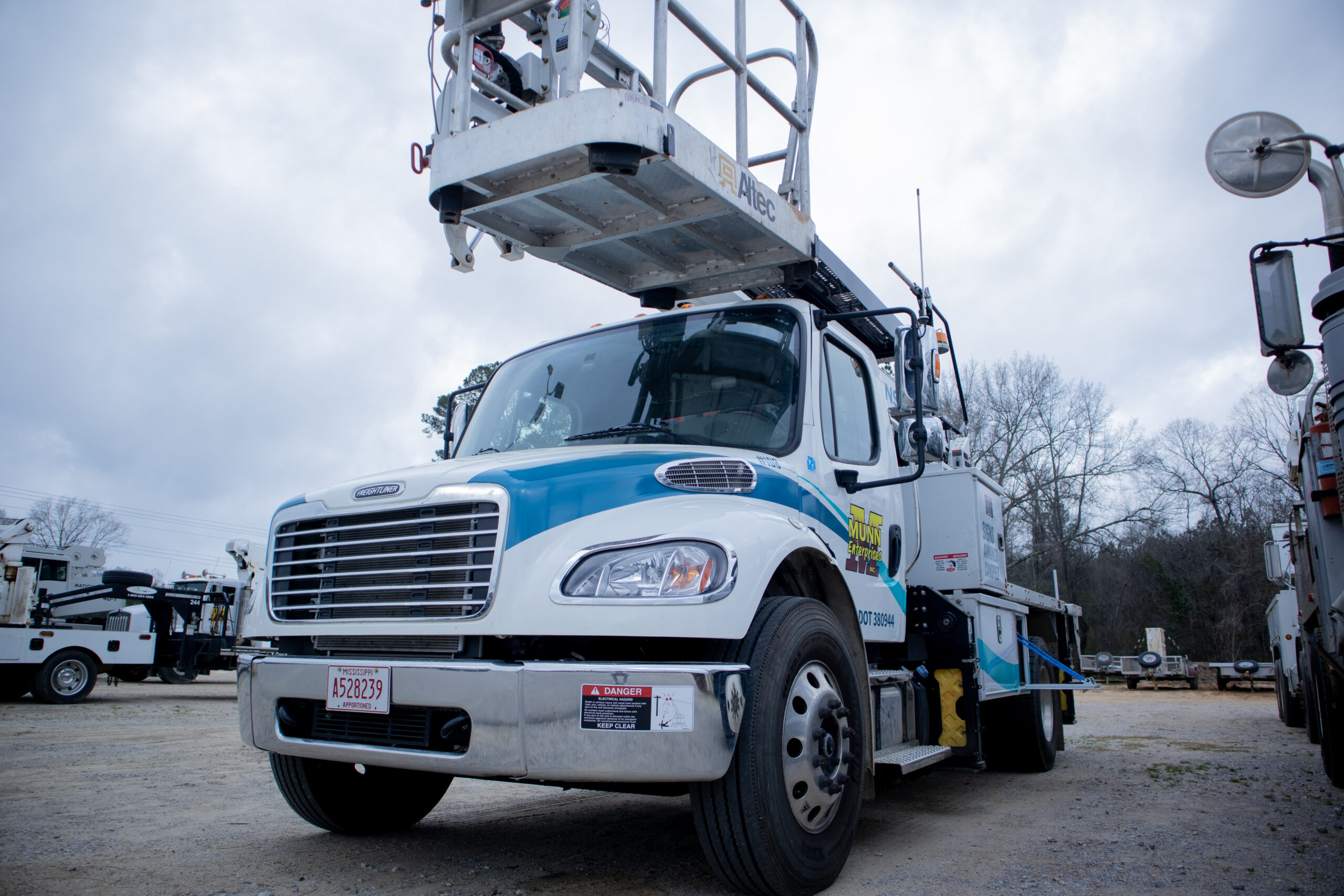 Bucket Truck-4